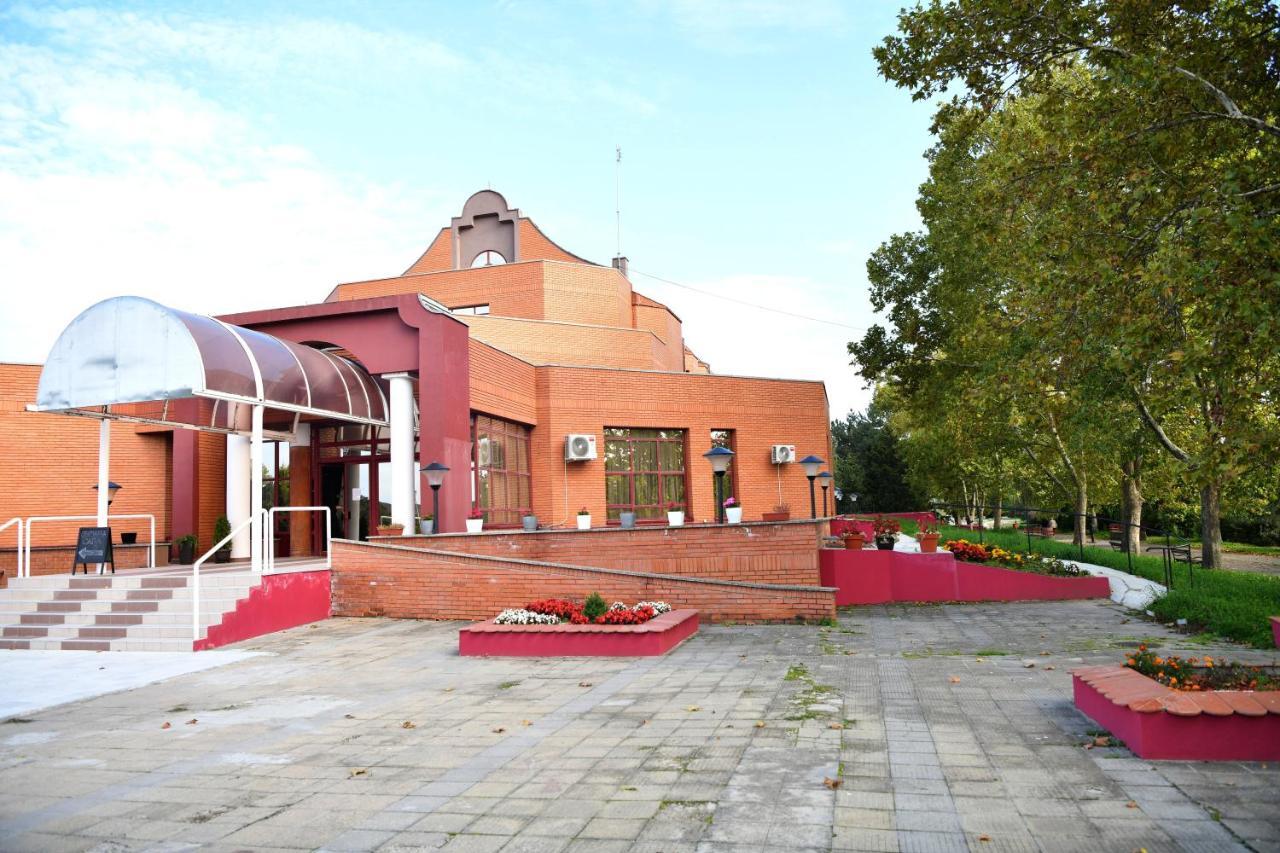 Hotel Zlatna Obala Bečej Exterior foto