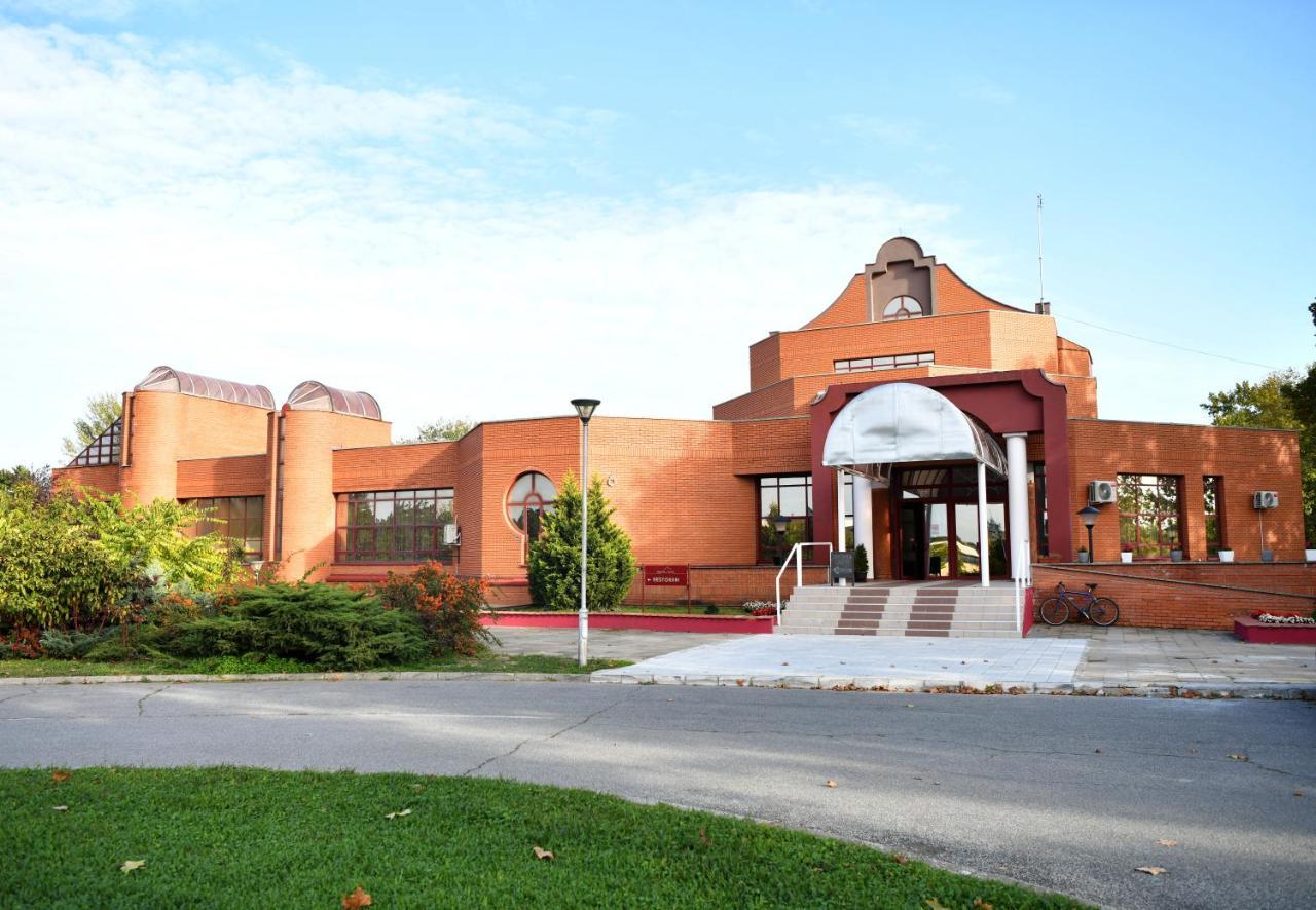 Hotel Zlatna Obala Bečej Exterior foto